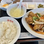 阿里城 - 揚げ鶏肉の黒酢炒め（960円）