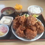 田島屋食堂 - 料理写真:鶏の唐揚定食900円(特大唐揚が6個も！)