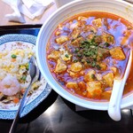 紅燈籠 - 麻婆麺、半炒飯セット