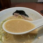 酒肴場 屯 - こくうまな味噌スープにレンゲが止まらない