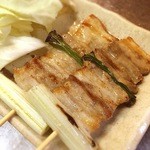 どんたく - しっかり丁寧に焼き上げたジューシーな焼き鳥は、ビールのおつまみに最適！