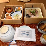 Sabatarou - 二重箱(
                ごま鯖、鯖みそ、冷奴
                、がめ煮、お浸し、明太子、のり、ちりめん高菜
                )