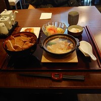 赤坂 津つ井 総本店 - 豚丼、カニクリームコロッケ、マルセイユ鍋①