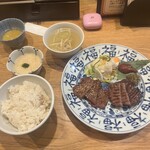 肉匠の牛たん たん之助 - 