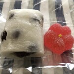 徳太樓 - 豆大福180円と干菓子の梅60円