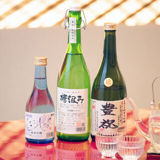 We have a wide selection of famous sake that goes well with our famous Kyoto cuisine. Enjoy Kyoto's local sake