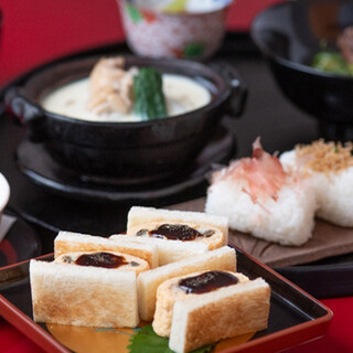 ``Breakfast that gives you a taste of Kyoto'' and a special ``lunch course'' prepared by craftsmen