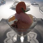 芦屋モノリス - 白桃とムースのパフェ