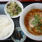 ふぁみりぃ中華大王 - ラーメンセット\800ふぁみりぃ中華大王奥出雲三成