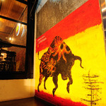 セルベセリアルービロポッサ - 外観写真:赤と黄色の闘牛が目印です