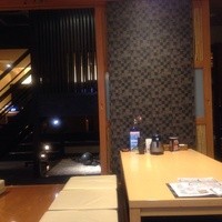大漁市場 なるみ乃 薬院店 - 店内も落ち着いた感じ