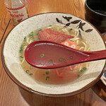 Okinawa Yuushoku Chimudondon - 優しい味の豚骨出汁＋鰹出汁のスープ