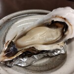 Tsukiji Sandai - 焼牡蠣そのまま 500円(税込)