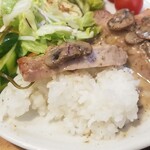 キッチン ブルー グローブ - 再びロースソテーを乗せて