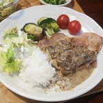 キッチン ブルー グローブ - 再びご飯、サラダを乗せて