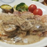 キッチン ブルー グローブ - 正面から、色が似ているので分かりずらいがソースもタップリ！