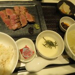 牛タンレストラン陣中 仙台国際空港店 - 仔牛の定食