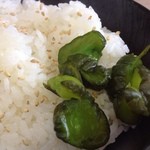 らーめん 武双家 - ライスに白ごまと漬物