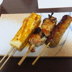 魚河し居魚亭 - 串焼き（揚げトーフ、ねぎま、三瀬つくね）