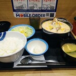 Matsuya - シュクメルリ鍋定食（ライス大盛）880円 ポテサラは無料