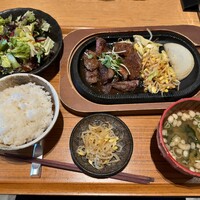 OSAKAきっちん。 東急プラザ渋谷店 - サービス牛ステーキセット　1350円(税込)