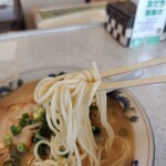 丸新ラーメン - つるつる中細ストレート