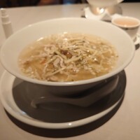 中国飯店 富麗華 - 高菜入りザーサイ豚肉そば