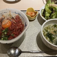 牛刺しと焼肉 仔虎 クリスロード店 - 