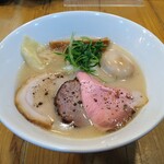 ろく月 - 料理写真:「特製豚白湯」1200円