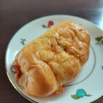 Beagle Bakery - チーズちくわパン