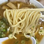 浅月 - 濃いめの醤油豚骨スープと麺を啜りあげるのが気持ちいい