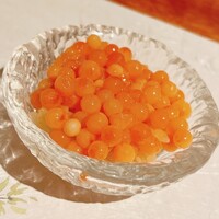 鮨 りかく - イクラです。軽く熱を加えているのでバターというか温泉卵のような味わいでした