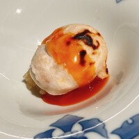 鮨 りかく - トラフグ白子。蘭王の黄身醤油です