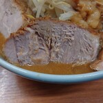 ラーメン やまや本店 - 味噌ラーメン＋豚一枚（ヤサイちょいマシ・アブラ）