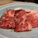 肉の天山 - 並カルビ4枚　これ800円以下は良心的ですね！