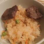 Tousuian - 炊込みご飯に常陸牛を乗せる