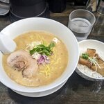 ラーメン 晃煇 - 料理写真:鯛味噌ラーメン 900円  ＋  ミニチャーシュー丼100円 (火金数量限定)