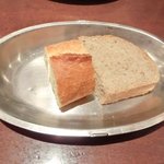ブラッスリーオザミ丸の内 - ランチコース 2940円 のパン