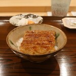 勢麟 - 鰻丼:「ミニ鰻丼」と仰いましたが､十分の大きさ