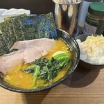 家系ラーメン クックら - かためおおめ海苔味玉ライス　クックら凄いぞ！