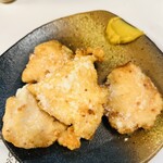 横濱 鳥鮮 - 唐揚げです！　山椒で頂きます