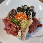 生內臟和肉膾拼盤