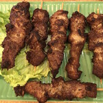 VIET XUA - 豚肉のスパイシー串焼き。スイートチリソースで。