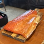 レストラン ナズ - 【サーモン】★★★★★
      冬の時期の締まった身の八千穂のサーモンを20日熟成して。