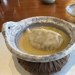 レストラン ナズ - 【ラビオリ】★★★★★
      サルディーニャのラビオリのクルルジョニス。中には2ヶ月発酵の白菜・純血黒豚。
      ソースは酒粕と出汁にポルチーニのオイル。