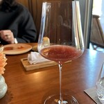 レストラン ナズ - ペアリング④発酵プルーン　薔薇　赤紫蘇　ダージリン
      ソースの酸味の余韻に甘味が綺麗に被さり、バラの香りがスッと綺麗な香りで次の一口に繋げる