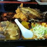 上海菜 - 日替わりランチ　おかず単体　唐揚げ、手羽先、魚の一夜干、麻婆豆腐、厚揚げと豚肉の煮込み等