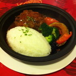 APPLE's Cafe&Diner - ボリューム満点な、ハンバーグプレート。とにかく野菜も沢山はいってて、最高に満足な一品でした。