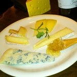 ワイン・チーズ＆天然木 Unico - チーズ盛り合わせ