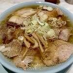 ちえちゃんラーメン - チャーシューは切り立て、スープは炊きたて、麺は自家製、そこがこだわりのようです。